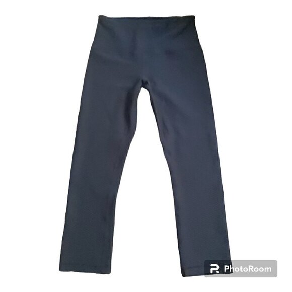 Kirkland Signature Ladies' Black Jacquard Active Tight Capris - Size Small - Picture 3 of 9